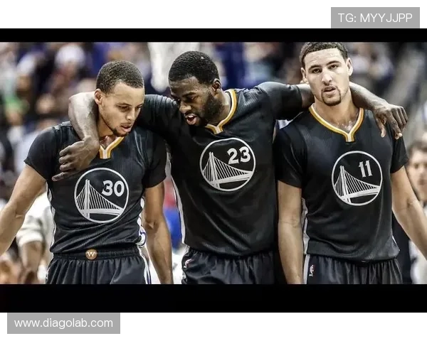 雷霆勇士激烈对抗赛场打斗视频回顾与精彩瞬间分析 雷霆勇士激烈对抗赛场打斗视频回顾与精彩瞬间分析